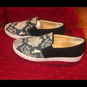 Women’s Size 9.5M Snakeskin/Suede Loafers by Vionic.